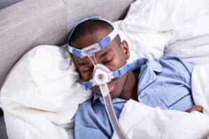 man wears cpap machine while sleeping | copper star medical supplies